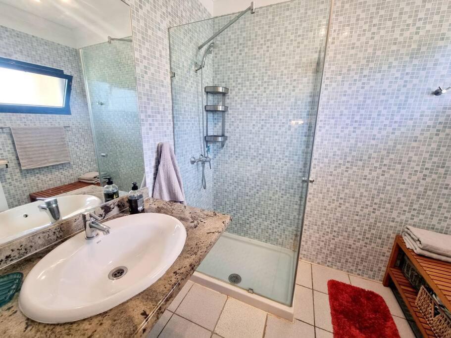 Luxury Ocean View Playa Roca Apartment กอสตา เตกีสเซ ภายนอก รูปภาพ